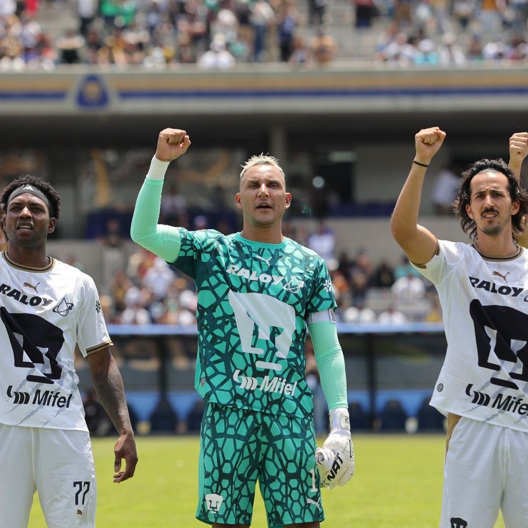 Jugadores de Pumas en el amistoso ante América de Cali.